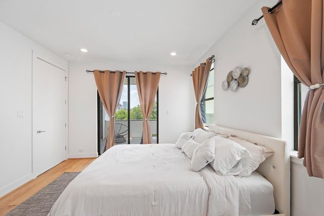 2239 N Macgregor Way, Houston, TX 77004