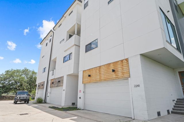 2239 N Macgregor Way, Houston, TX 77004