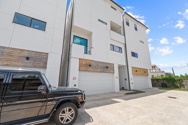 2239 N Macgregor Way, Houston, TX 77004