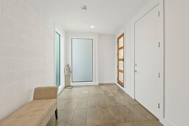 2239 N Macgregor Way, Houston, TX 77004