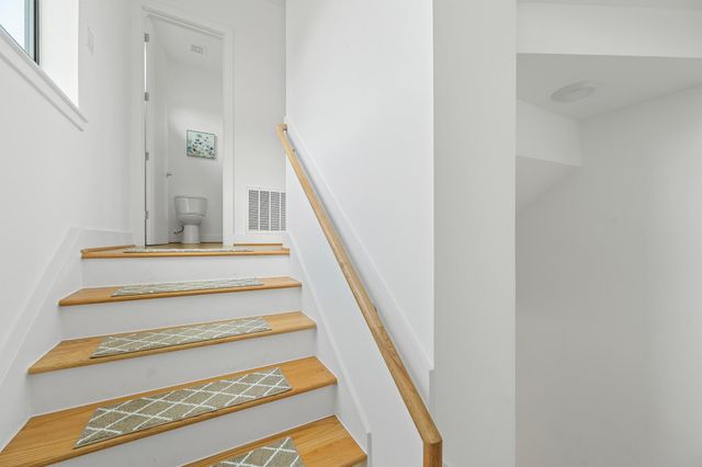 2239 N Macgregor Way, Houston, TX 77004