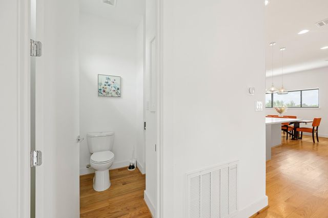 2239 N Macgregor Way, Houston, TX 77004