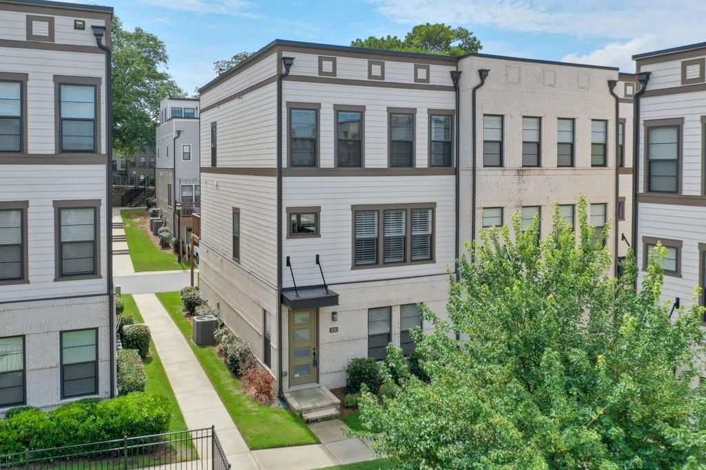 2032 Holtz NW Lane, Atlanta, GA 30318