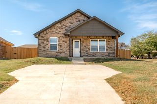 931 N Barrett Avenue, Denison, TX 75020