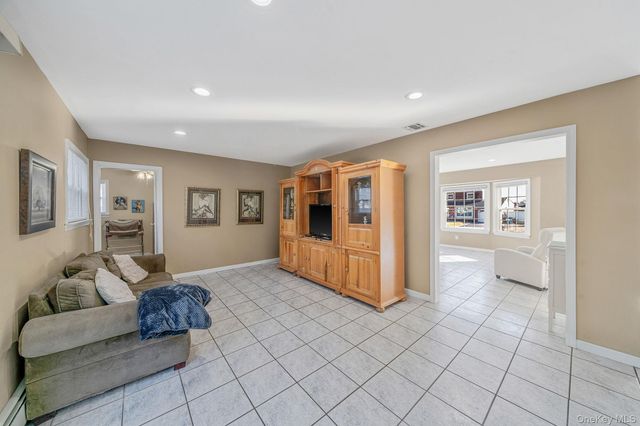 3 Mount Marcy Avenue, Farmingville, NY 11738