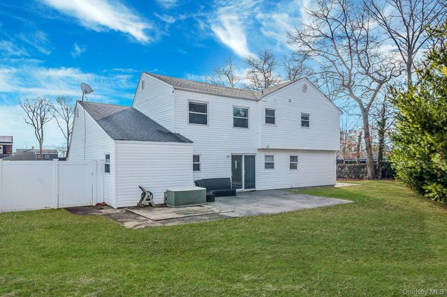 3 Mount Marcy Avenue, Farmingville, NY 11738