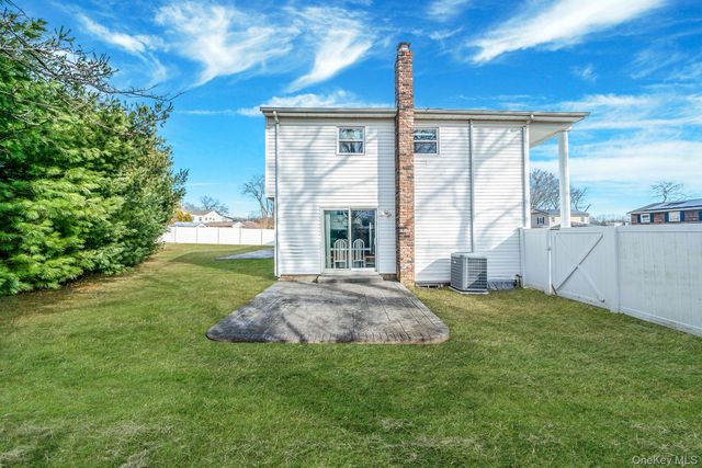 3 Mount Marcy Avenue, Farmingville, NY 11738