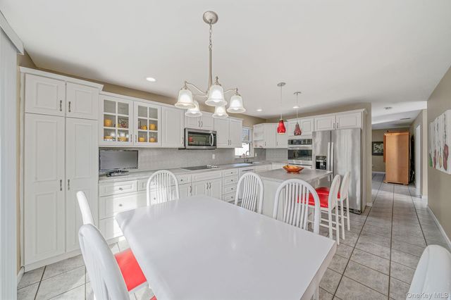 3 Mount Marcy Avenue, Farmingville, NY 11738