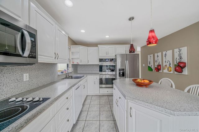 3 Mount Marcy Avenue, Farmingville, NY 11738