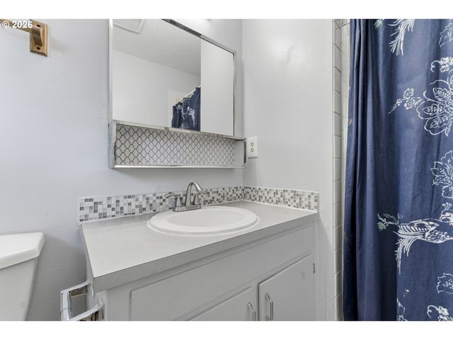 2095 Nw 3RD St, Gresham, OR 97030