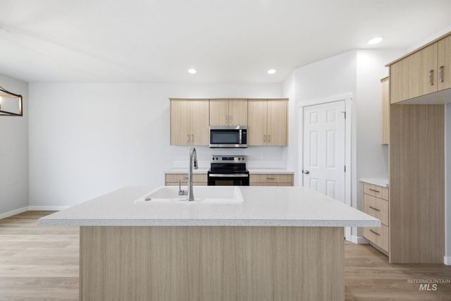 14104 Shiny Spruce St, Caldwell, ID 83607