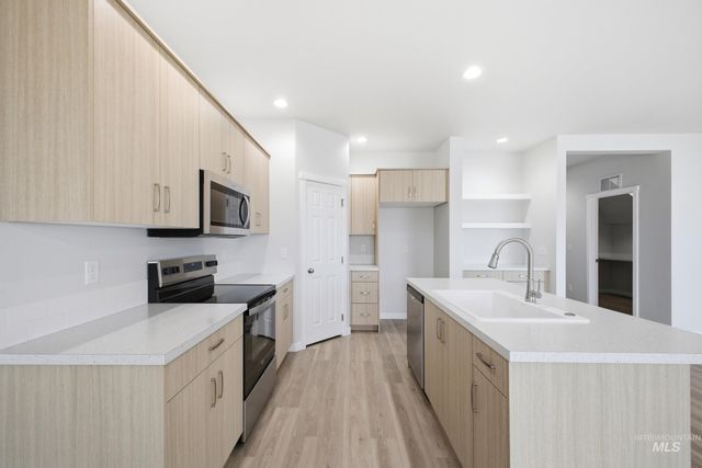 14104 Shiny Spruce St, Caldwell, ID 83607