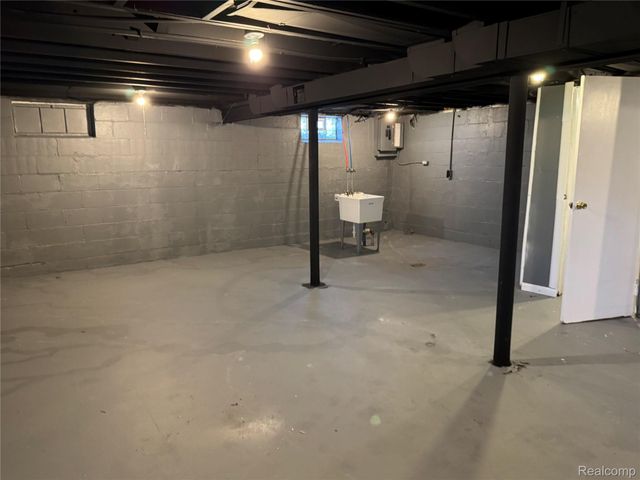 9760 Wayburn Street, Detroit, MI 48224