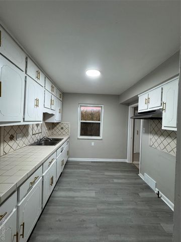 9760 Wayburn Street, Detroit, MI 48224