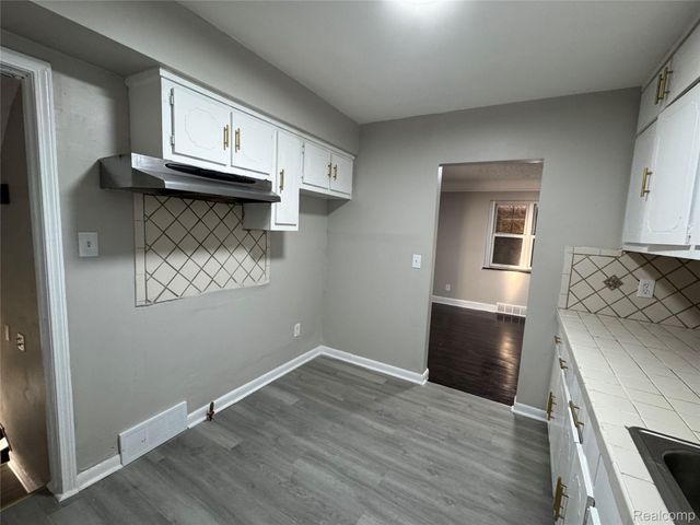 9760 Wayburn Street, Detroit, MI 48224