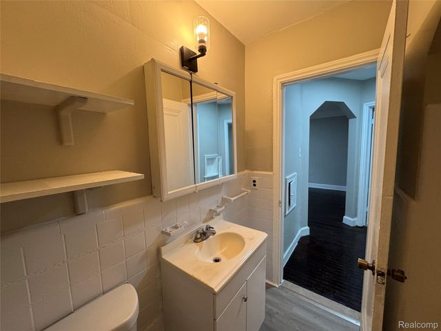 9760 Wayburn Street, Detroit, MI 48224