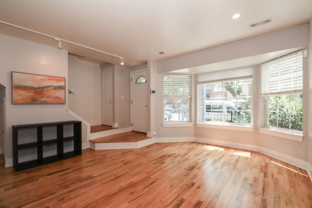 2732 W WASHINGTON Boulevard, Chicago, IL 60612