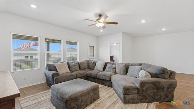 908 Pronghorn Trail, Seguin, TX 78155