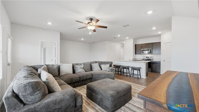 908 Pronghorn Trail, Seguin, TX 78155
