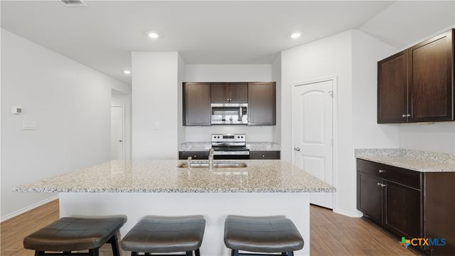 908 Pronghorn Trail, Seguin, TX 78155