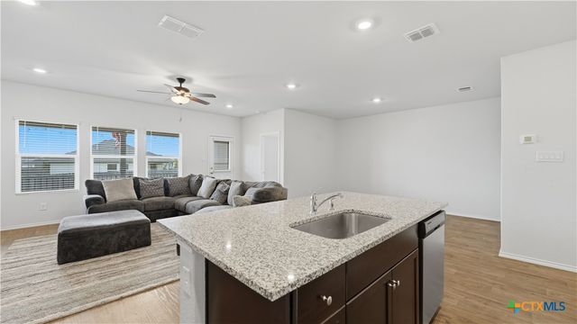 908 Pronghorn Trail, Seguin, TX 78155