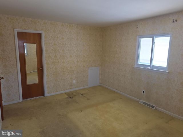 1013 HANCOCK DR, Blackwood, NJ 08012