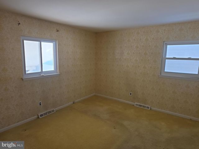 1013 HANCOCK DR, Blackwood, NJ 08012