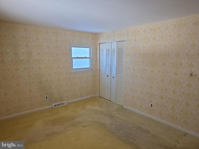 1013 HANCOCK DR, Blackwood, NJ 08012