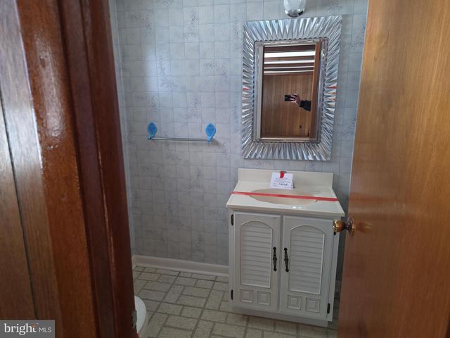 1013 HANCOCK DR, Blackwood, NJ 08012