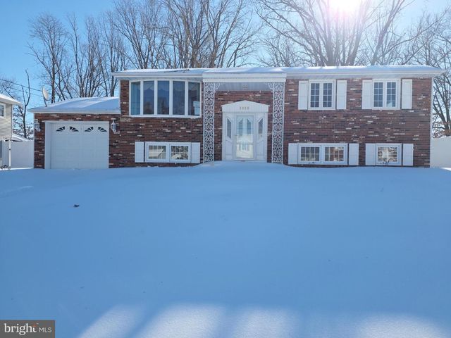 1013 HANCOCK DR, Blackwood, NJ 08012