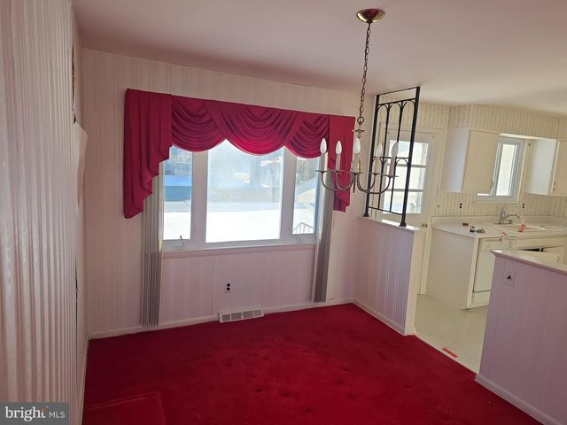 1013 HANCOCK DR, Blackwood, NJ 08012