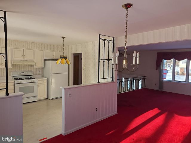 1013 HANCOCK DR, Blackwood, NJ 08012