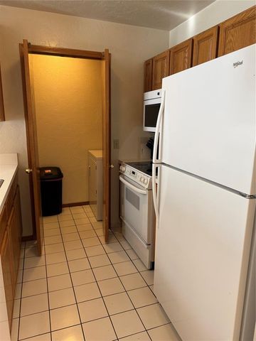 13813 Crossing Way West, Edmond, OK 73013