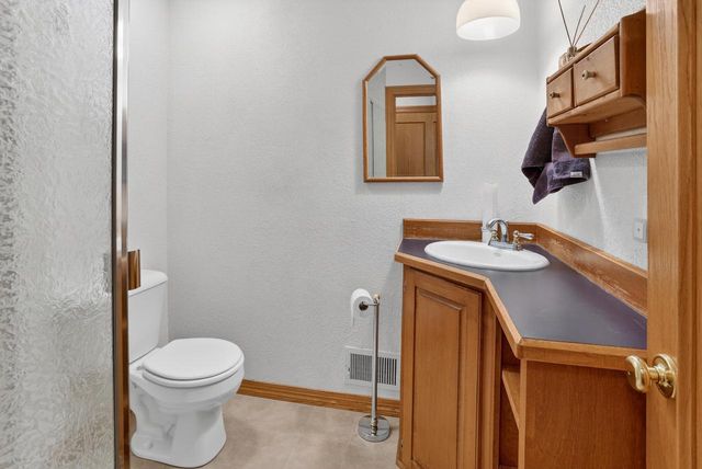 517 Cambridge AVENUE, Waukesha, WI 53188