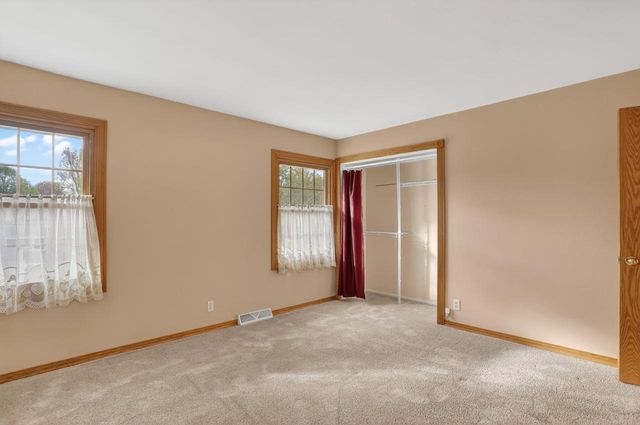517 Cambridge AVENUE, Waukesha, WI 53188