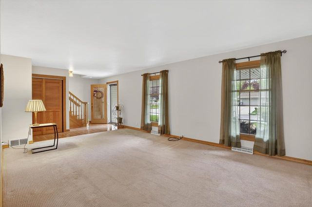 517 Cambridge AVENUE, Waukesha, WI 53188