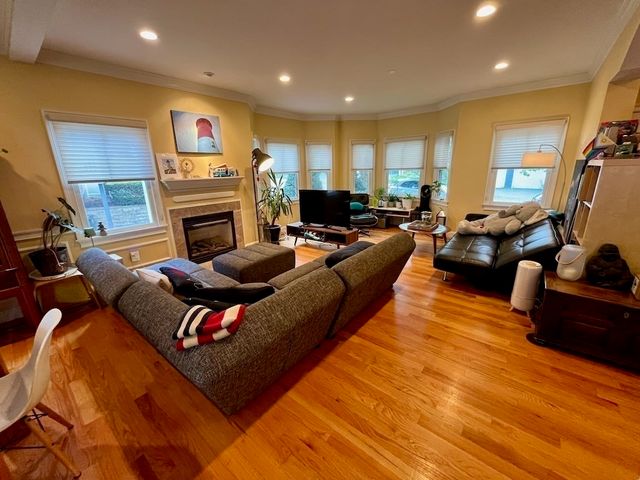 20 5th Ave 20, Watertown, MA 02472