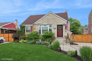 2247 S 7th Avenue, North Riverside, IL 60546