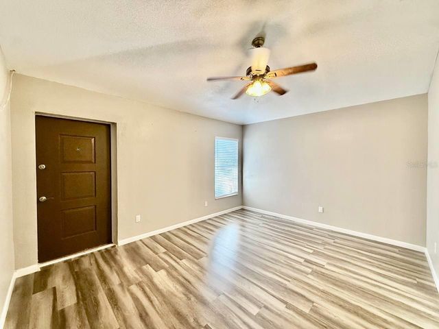 8711 BUSCH OAKS STREET, Tampa, FL 33617