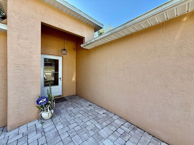 8711 BUSCH OAKS STREET, Tampa, FL 33617