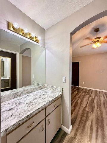 8711 BUSCH OAKS STREET, Tampa, FL 33617