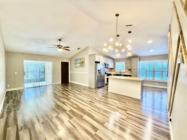 8711 BUSCH OAKS STREET, Tampa, FL 33617
