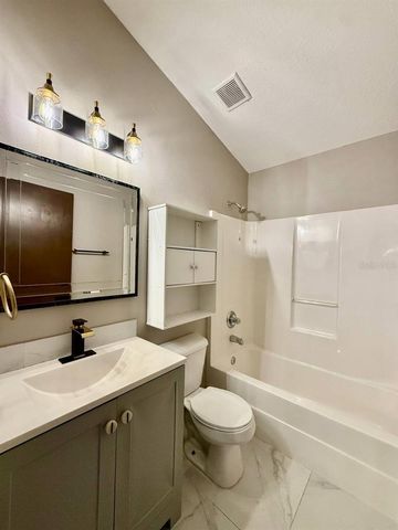 8711 BUSCH OAKS STREET, Tampa, FL 33617