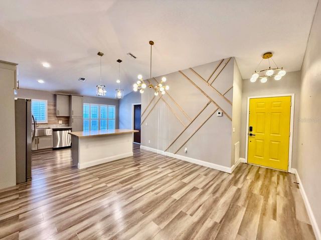 8711 BUSCH OAKS STREET, Tampa, FL 33617