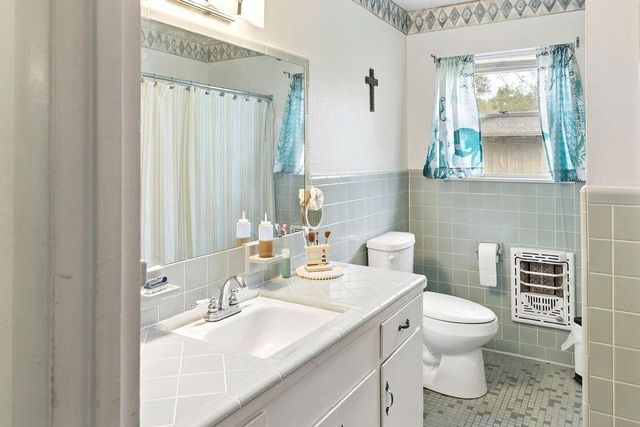 102 Rosewood Drive, Crockett, TX 75835