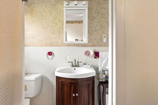 102 Rosewood Drive, Crockett, TX 75835