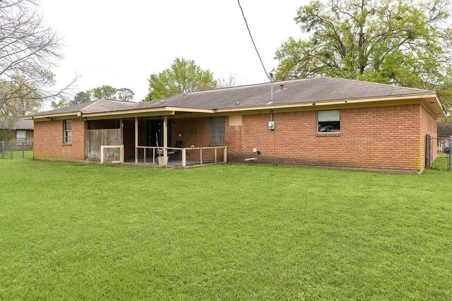 102 Rosewood Drive, Crockett, TX 75835