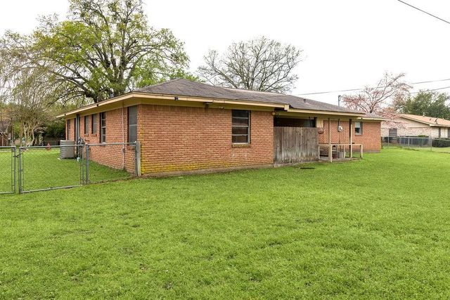 102 Rosewood Drive, Crockett, TX 75835