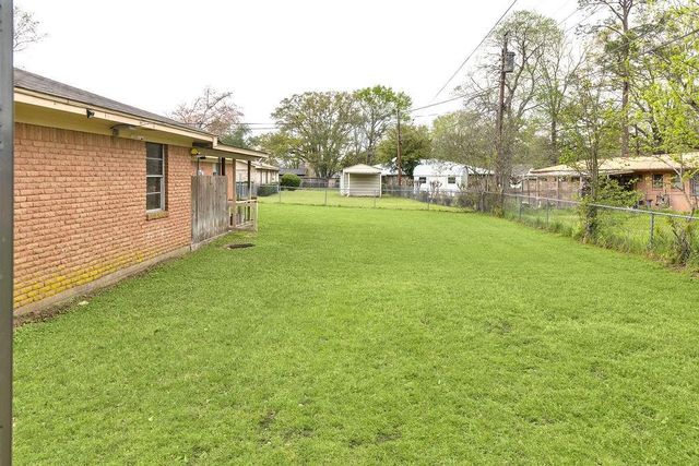 102 Rosewood Drive, Crockett, TX 75835