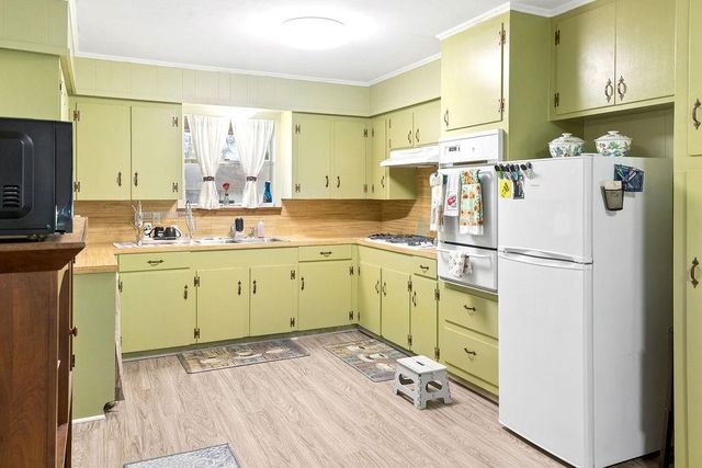 102 Rosewood Drive, Crockett, TX 75835